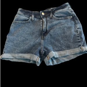 Size 4 cute Jean shorts ( brand is wild fable)